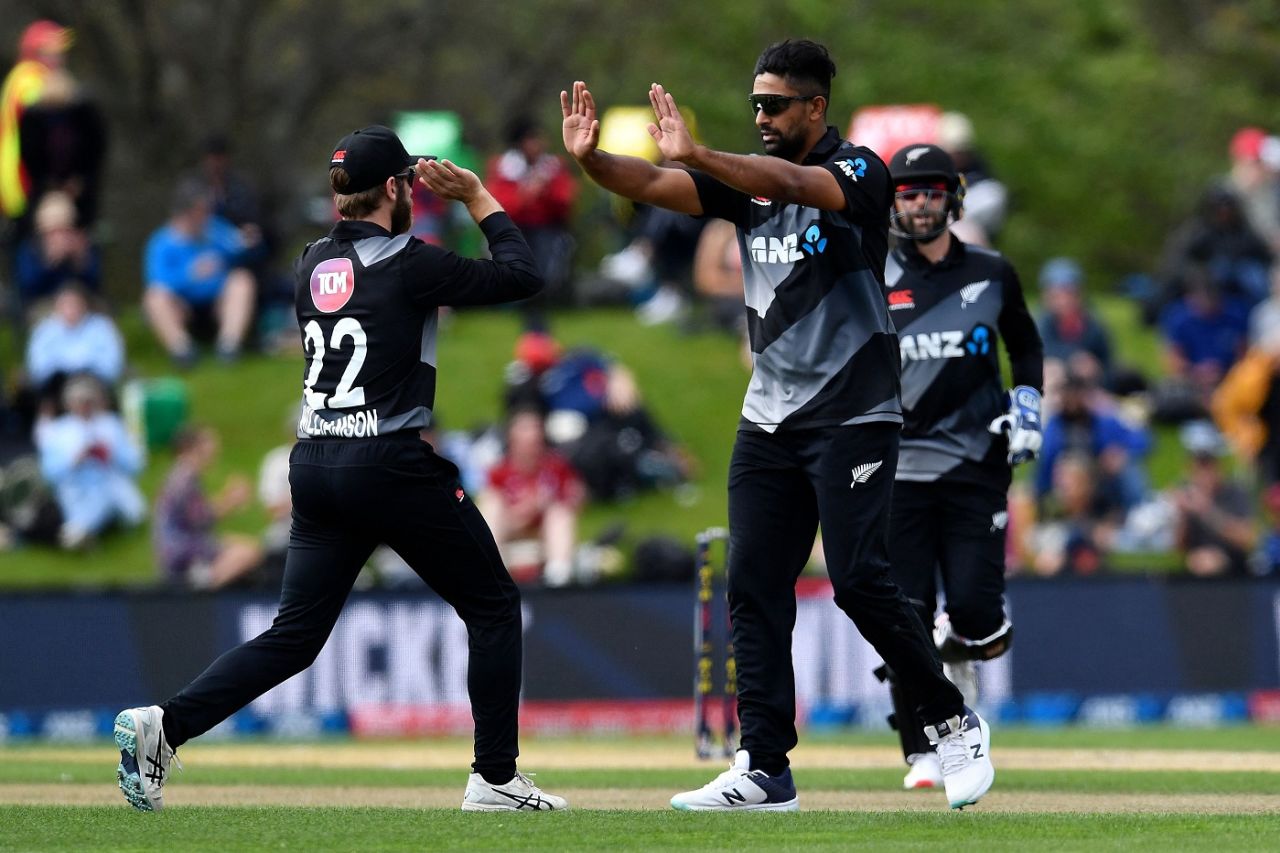 Ish Sodhi celebrates after removing Haider Ali, New Zealand vs Pakistan, T20I tri-series, Christchurch, October 11, 2022