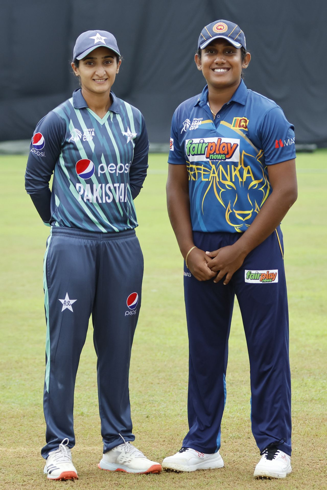 Bismah Maroof and Chamari Athapaththu at the toss - Sri Lanka won it, and opted to bat, Pakistan vs Sri Lanka, Women's Asia Cup, Sylhet, October 11, 2022