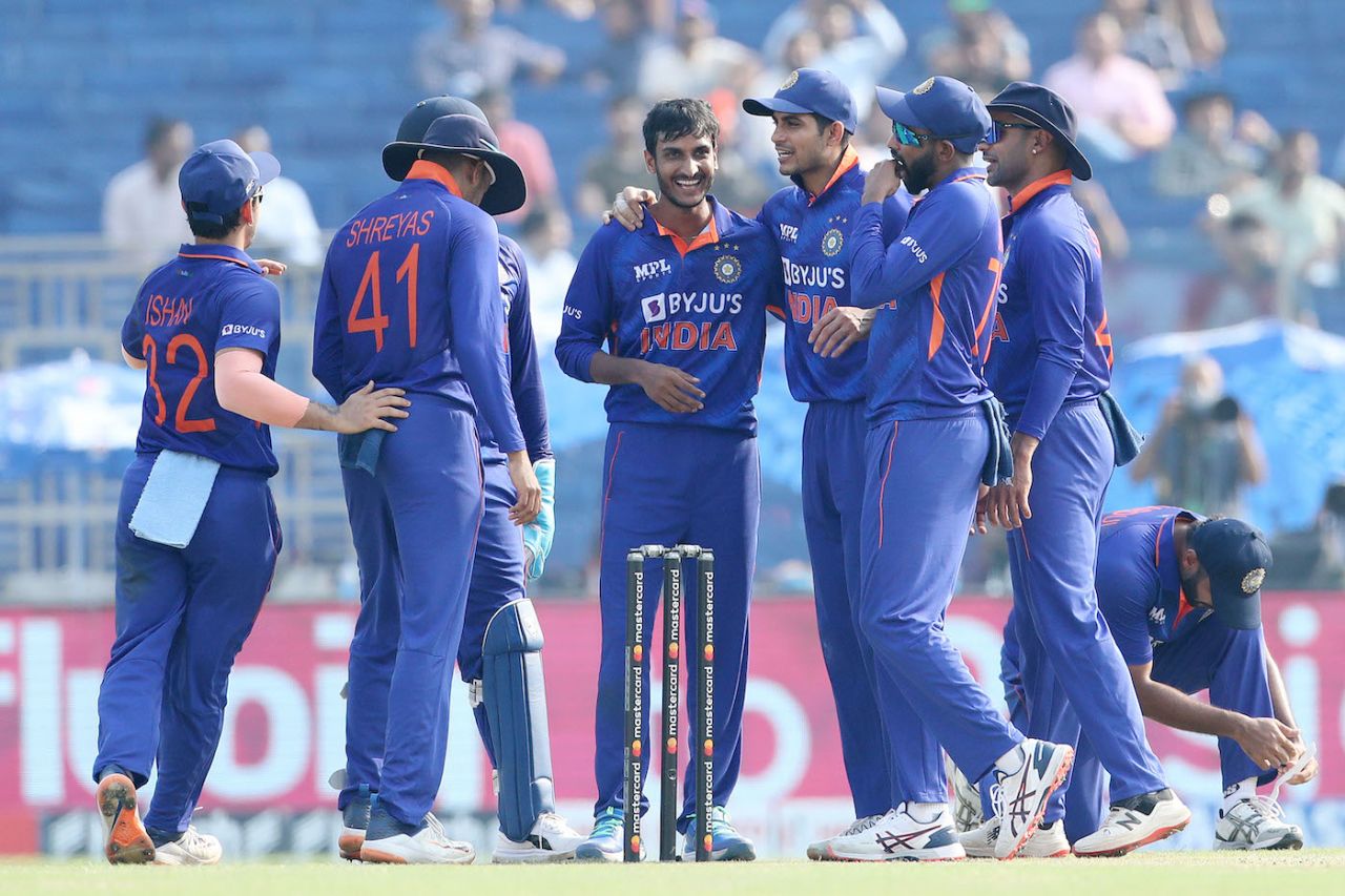 Shahbaz Ahmed got the better of Aiden Markram with one that spun away sharply, India vs South Africa, 3rd ODI, Delhi, October 11, 2022