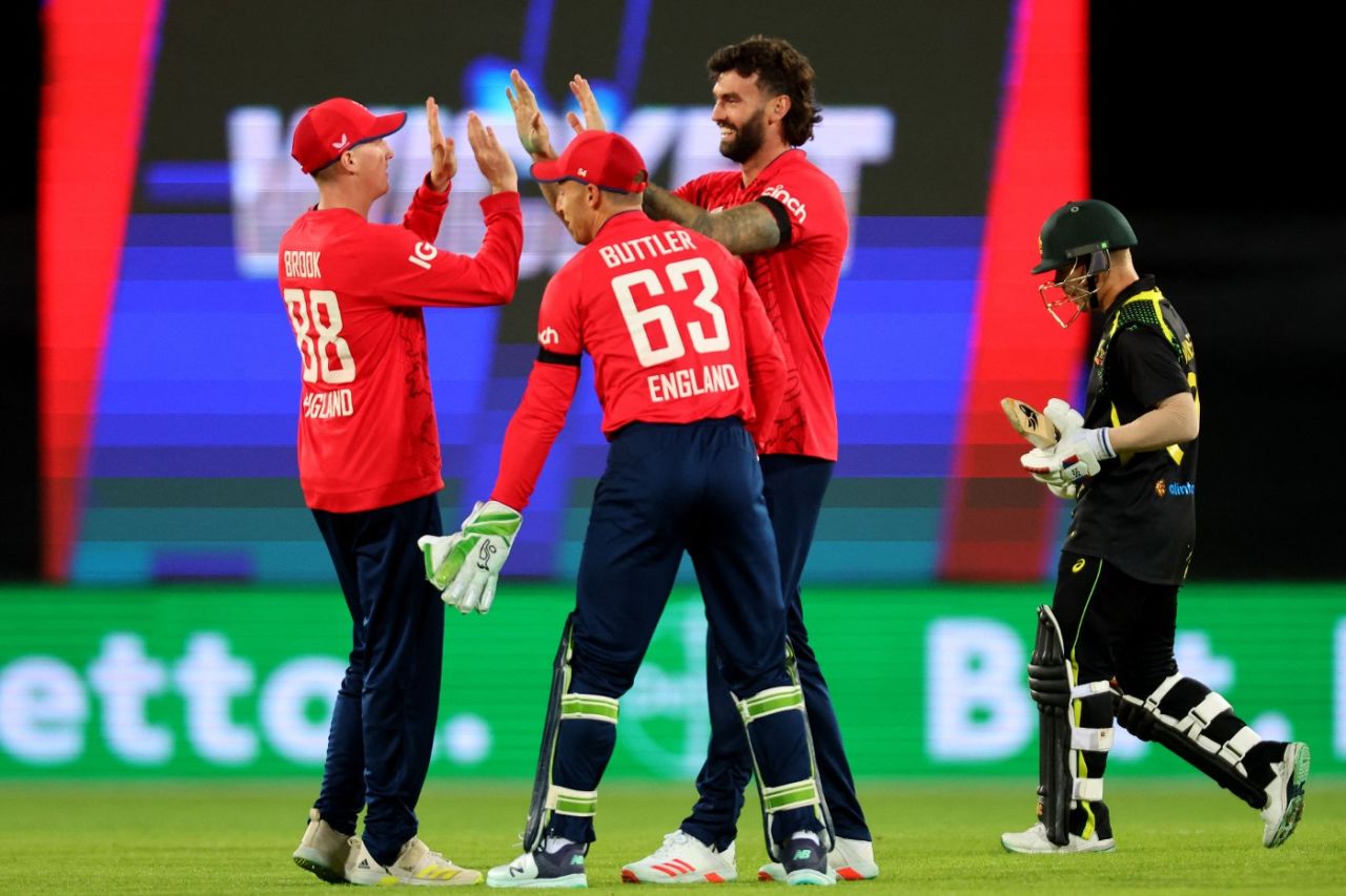 Reece Topley celebrates after dismissing David Warner for 4, Australia vs England, 2nd T20I, Canberra, October 12, 2022