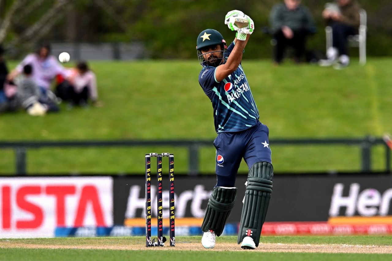 Babar Azam punches one away with a high elbow, Bangladesh vs Pakistan, 6th match, New Zealand tri-series, Christchurch, October 13, 2022