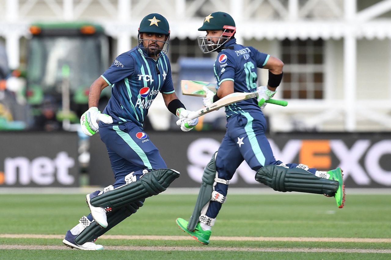 Babar Azam and Mohammad Rizwan run between the wickets, Bangladesh vs Pakistan, 6th match, New Zealand tri-series, Christchurch, October 13, 2022