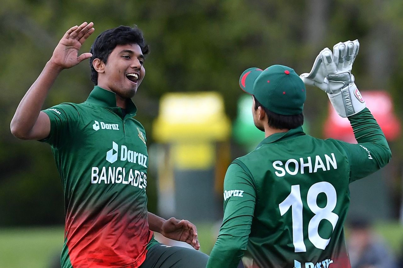 Hasan Mahmud celebrate after dismissing Haider Ali, Bangladesh vs Pakistan, 6th match, New Zealand tri-series, Christchurch, October 13, 2022