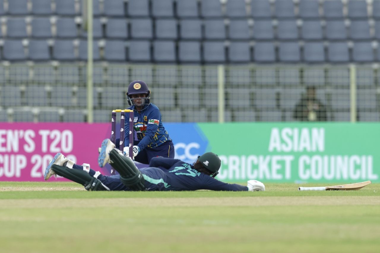 Muneeba Ali twisted her foot, and fell short of the crease even as she dived back, Pakistan vs Sri Lanka, Women's T20 Asia Cup, Sylhet, October 13, 2022