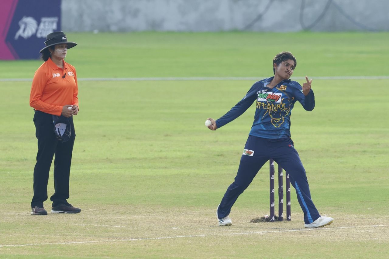 Malsha Shehani bowls her offspin, Pakistan vs Sri Lanka, 2nd semi-final, Women's T20 Asia Cup, Sylhet, October 13, 2022