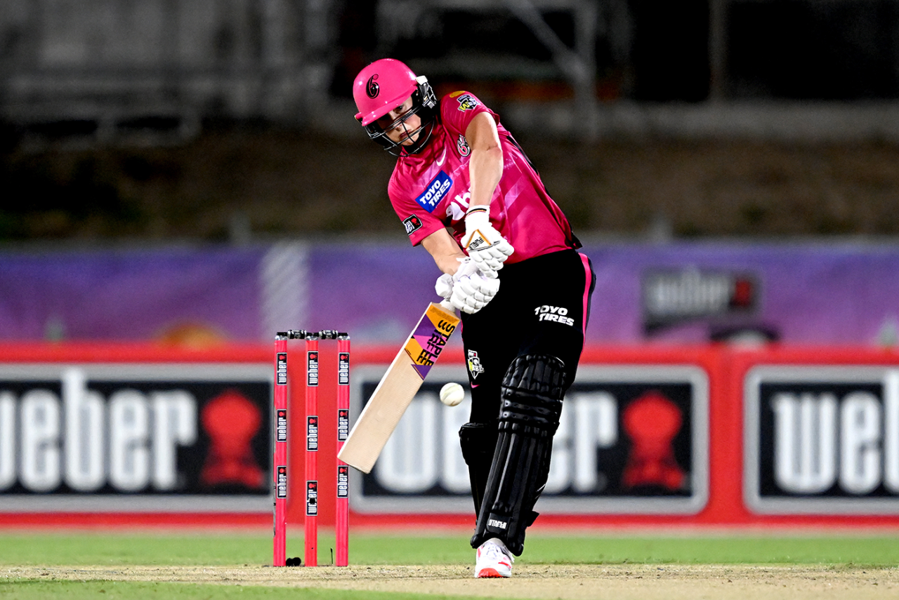 Ellyse Perry made an impact with bat and ball, Brisbane Heat vs Sydney Sixers, WBBL, Mackay, October 13, 2022