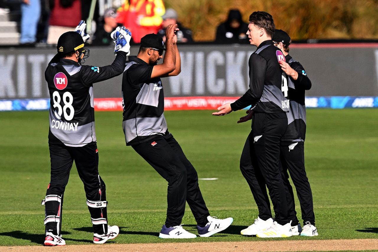 Michael Bracewell's offbreak accounted for the first two Pakistan wickets, New Zealand v Pakistan, tri-series final, Christchurch, October 14, 2022