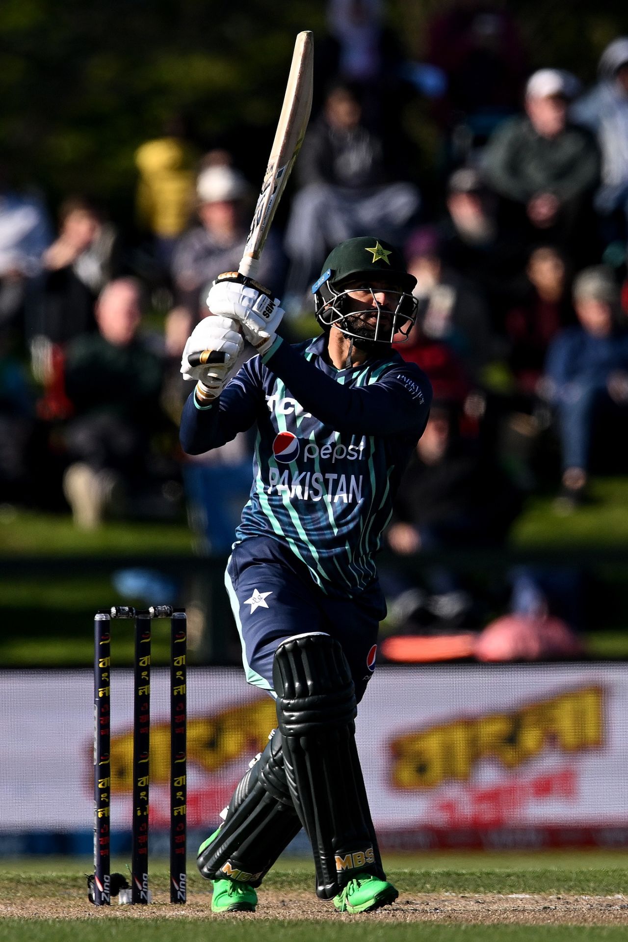 Mohammad Nawaz played another useful death-overs stint, New Zealand v Pakistan, tri-series final, Christchurch, October 14, 2022