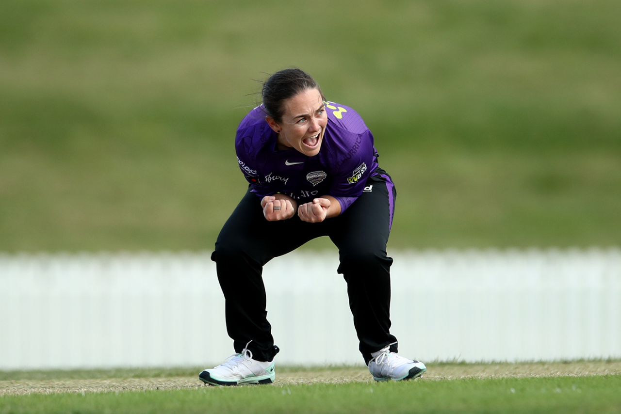 Heather Graham picked up three wickets, Sydney Thunder vs Hobart Hurricanes, WBBL, Blacktown, October 14, 2022