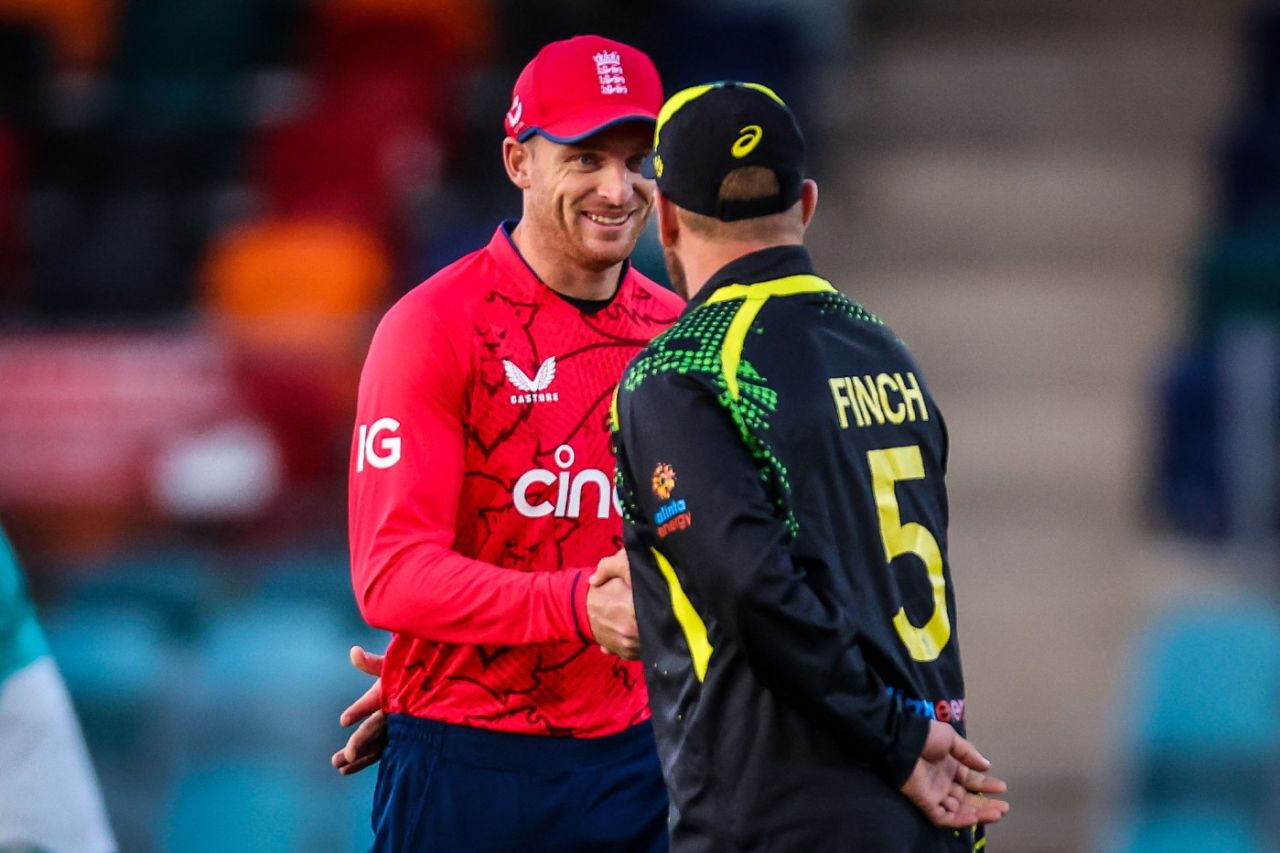 Jos Buttler and Aaron Finch shake hands ahead of the third T20I, Australia vs England, 3rd T20I, Canberra, October 14, 2022