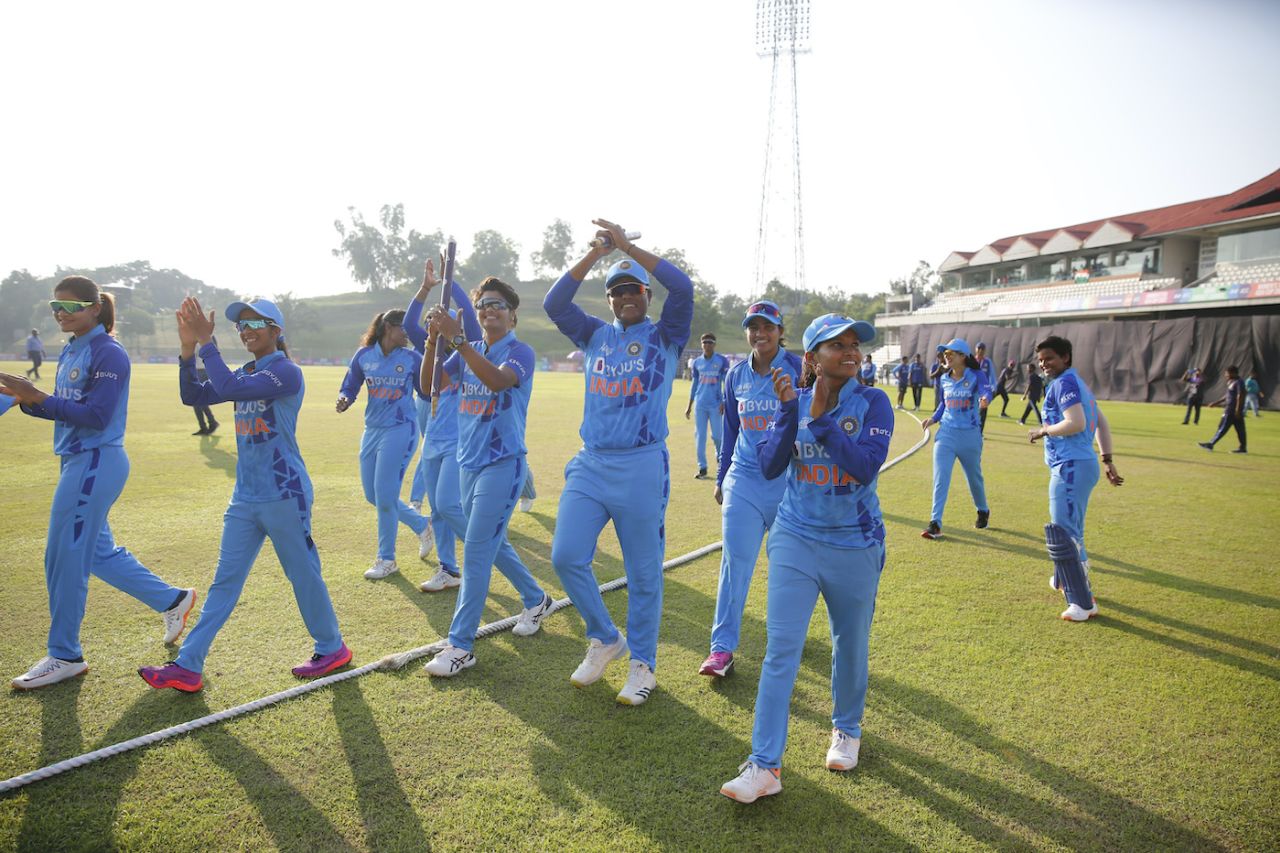 The Indian players have a lap around the ground after winning the Asia Cup, India vs Sri Lanka, Final, Women's Asia Cup, Sylhet, October 15, 2022
