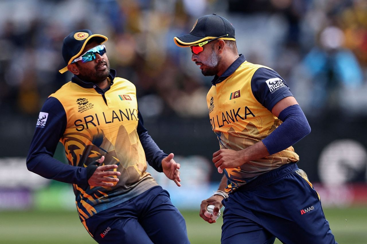 Dasun Shanaka completed a comfortable catch to send back Divan la Cock, Men's T20 World Cup 2022, 1st Round, Group A, Geelong, October 16, 2022