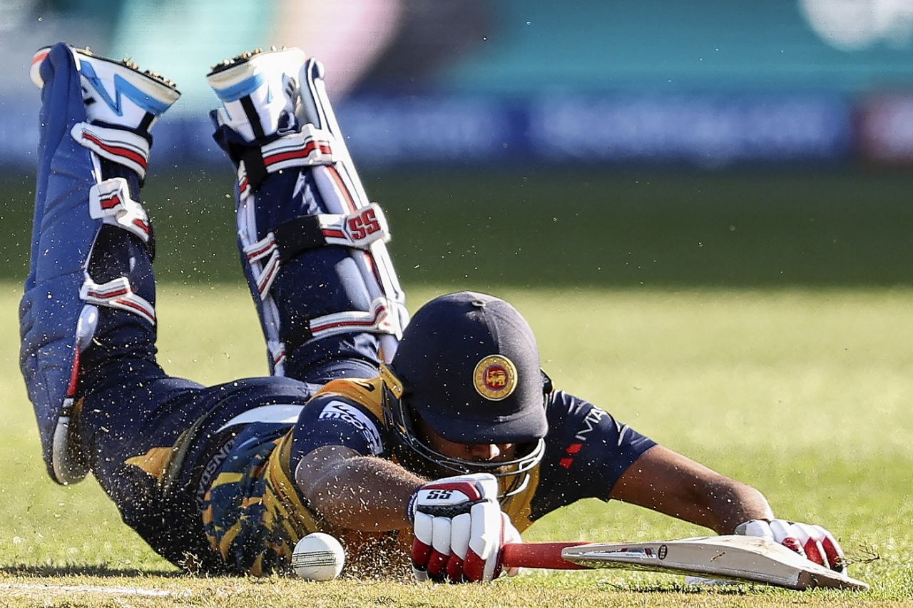 Bhanuka Rajapaksa makes a valiant dive to make it back into his crease, Sri Lanka vs Namibia, Men's T20 World Cup 2022, 1st Round, Group A, Geelong, October 16, 2022