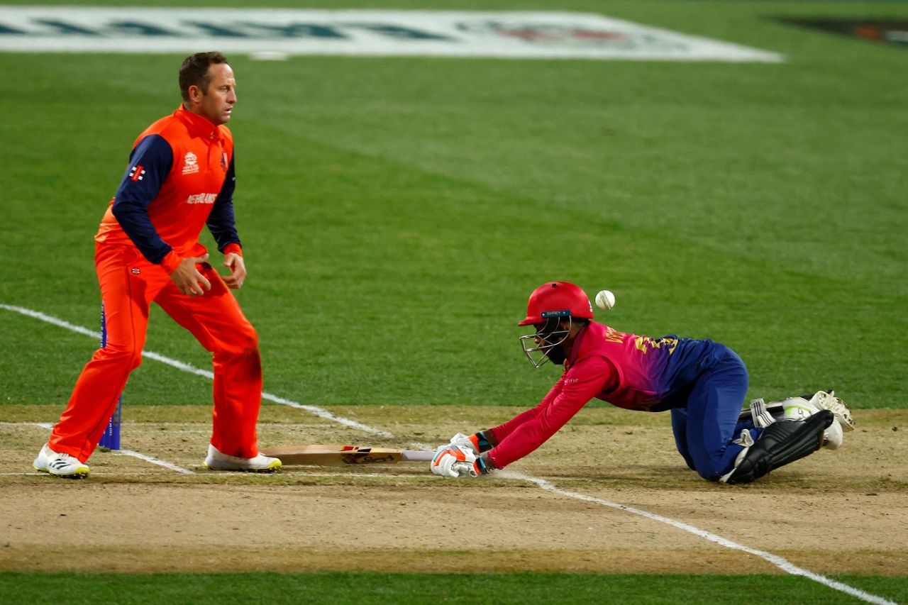 Vriitya Aravind pulls out a full-length dive, Netherlands vs UAE, Men's T20 World Cup, 1st round, Group A, Geelong, October 6, 2022