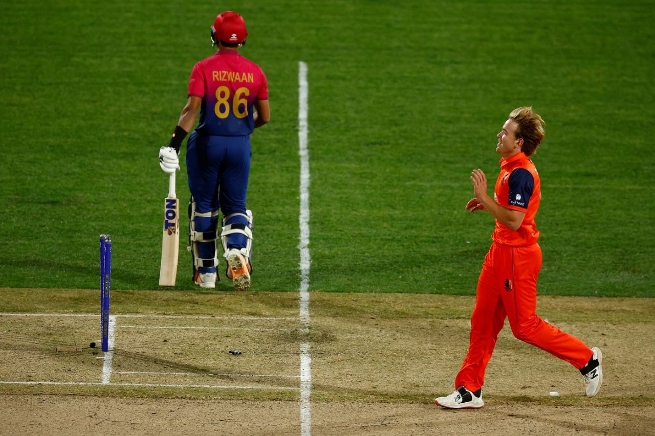 Bas de Leede got rid of CP Rizwan for 1, Netherlands vs UAE, Men's T20 World Cup 2022, 1st round, Group A, Geelong, October 6, 2022