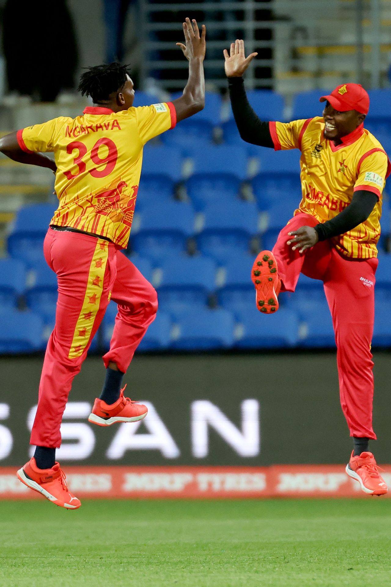 Richard Ngarava struck in the first over of the chase, Ireland vs Zimbabwe, ICC Men's T20 World Cup, Hobart, October 17, 2022
