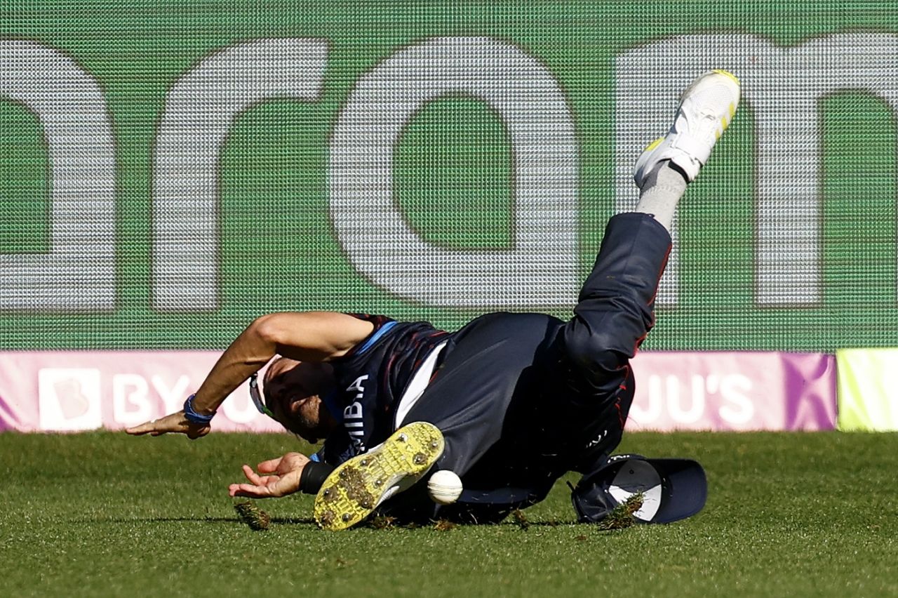 David Wiese took a tumble and hurt his head while fielding, Namibia vs Netherlands, T20 World Cup 2022, First Round, Geelong, October 18, 2022