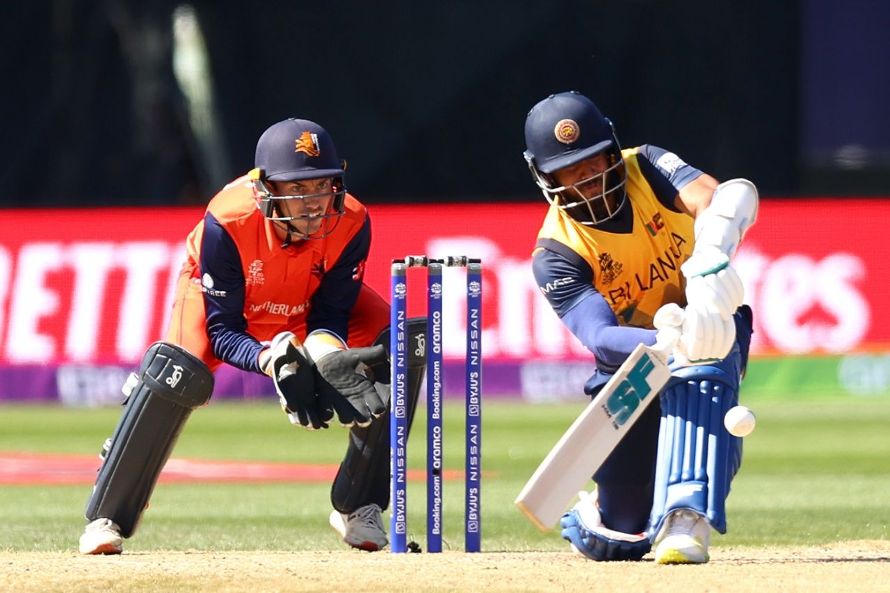 Kusal Mendis goes for the sweep, Netherlands vs Sri Lanka, Group A, First Round, T20 World Cup, Geelong, October 20, 2022