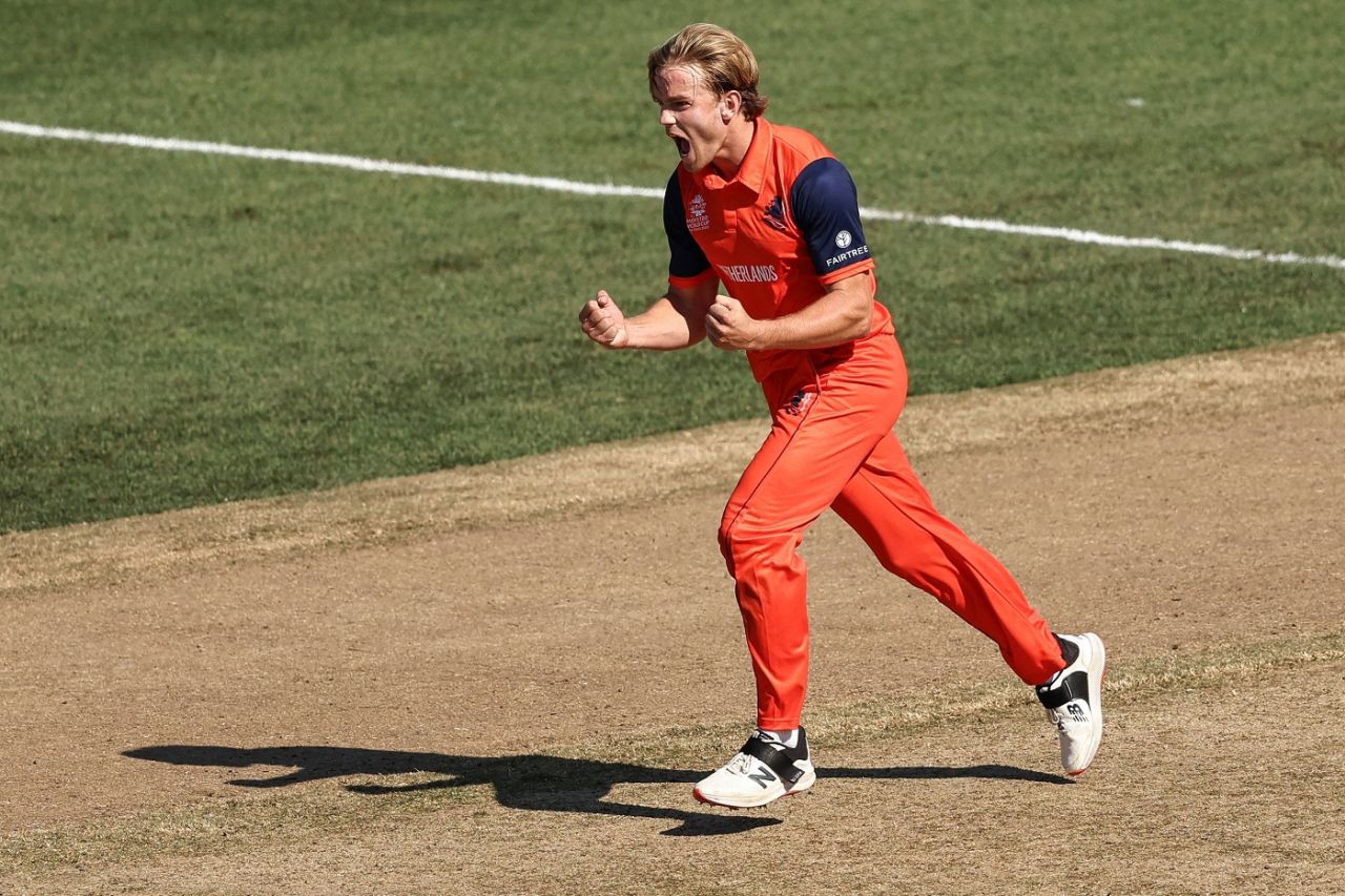 Bas de Leede celebrates a wicket, Netherlands vs Sri Lanka, Group A, First Round, T20 World Cup, Geelong, October 20, 2022