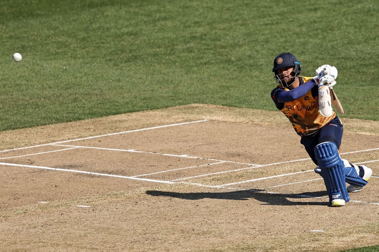 Kusal Mendis shovels the ball away, Netherlands vs Sri Lanka, Group A, First Round, T20 World Cup, Geelong, October 20, 2022