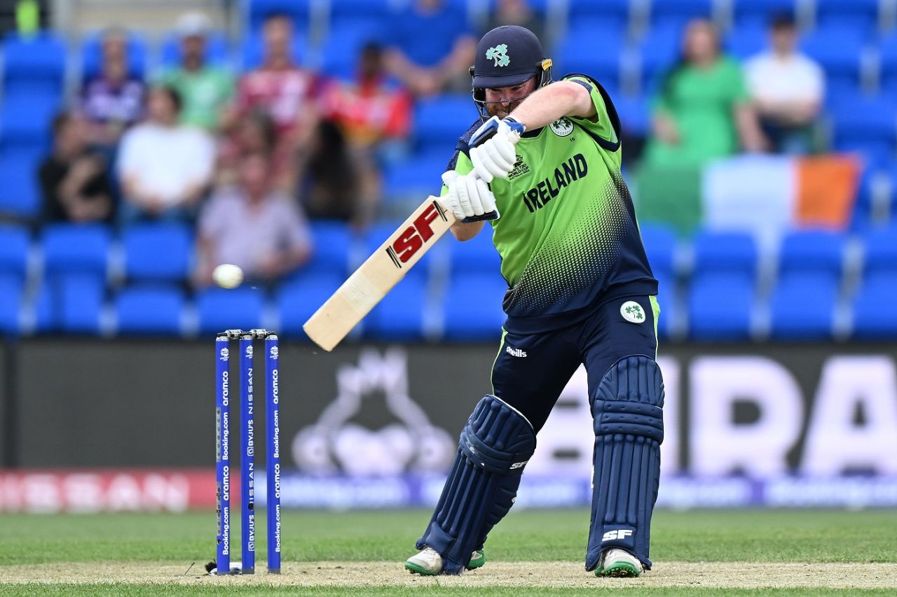 Paul Stirling forces one away with a high elbow,  Ireland vs West Indies, ICC Men's T20 World Cup, Hobart, October 21, 2022
