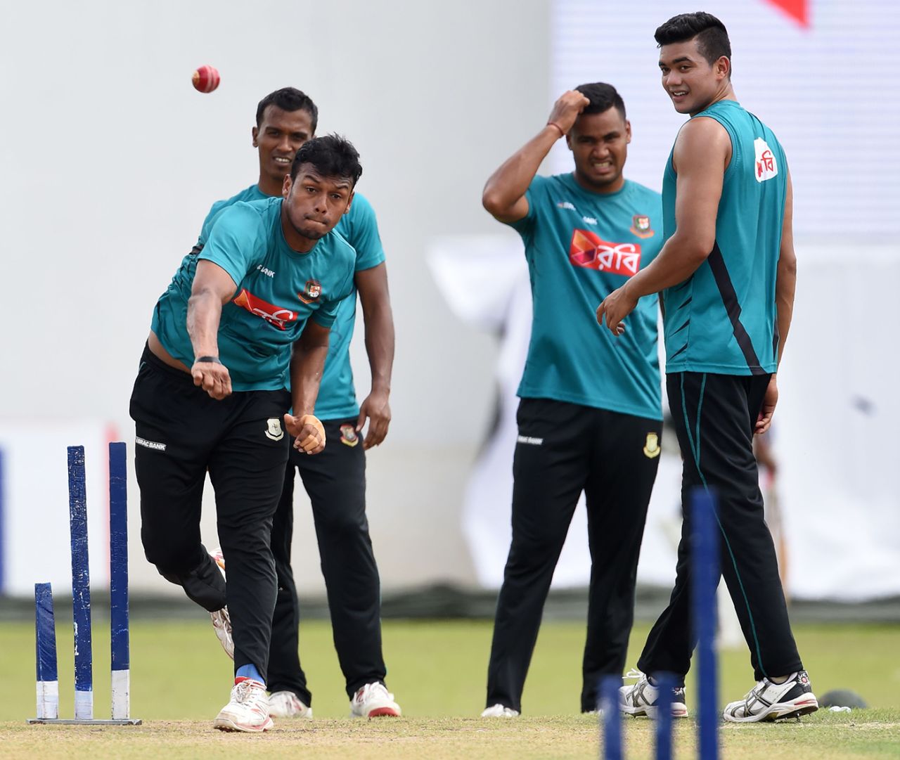 Rubel Hossain, Subashis Roy and Taskin Ahmed watch Kamrul Islam bowl, Colombo, March 14, 2017