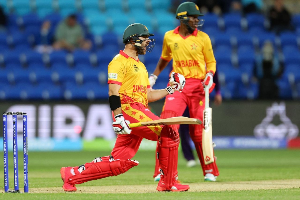 Ryan Burl exults after hitting the winning boundary, Scotland vs Zimbabwe, ICC Men's T20 World Cup, Hobart, October 21, 2022