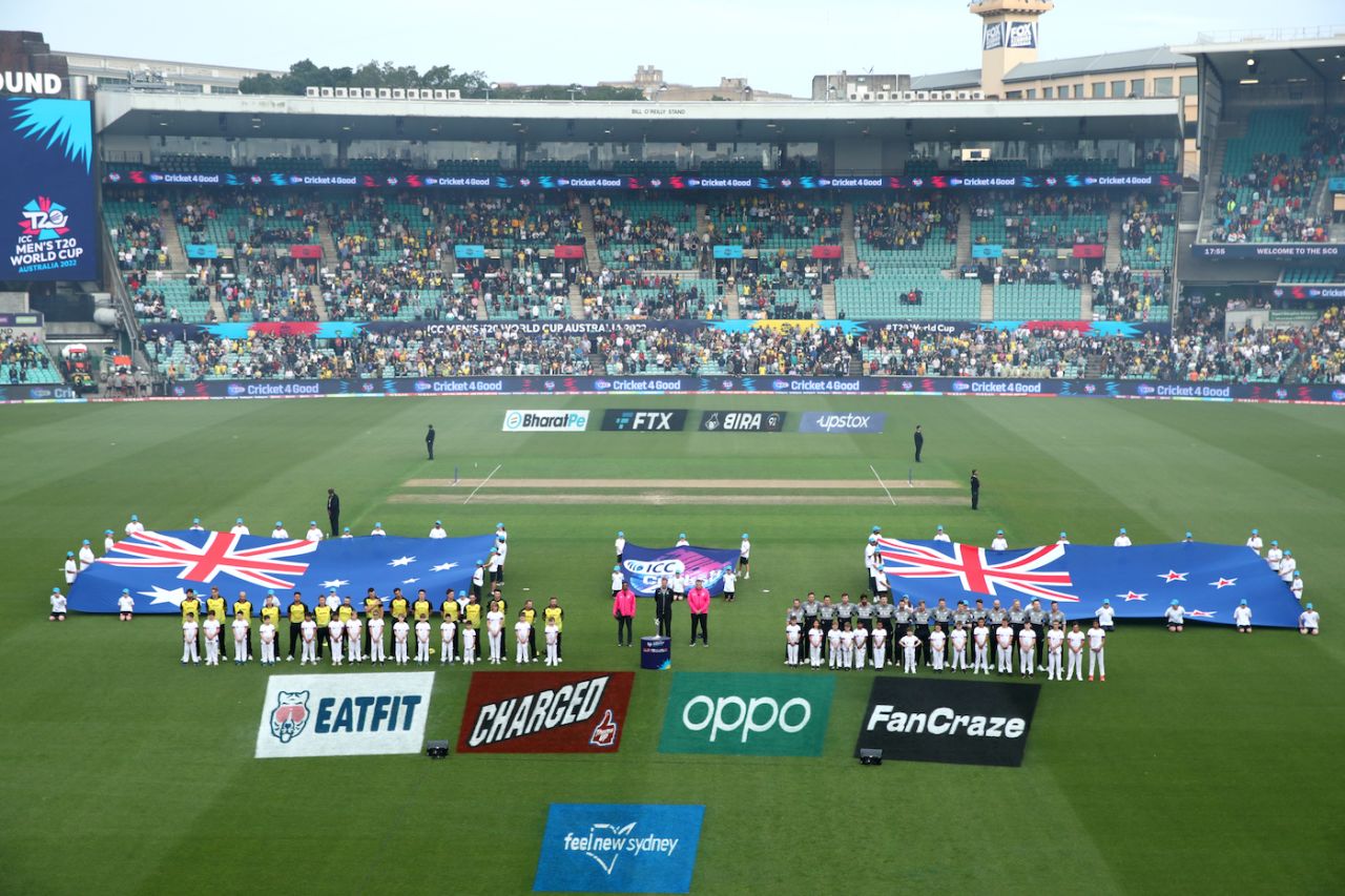 Australia and New Zealand's players sing the national anthem before the start, Australia vs New Zealand, ICC Men's T20 World Cup 2022, Sydney, October 22, 2022