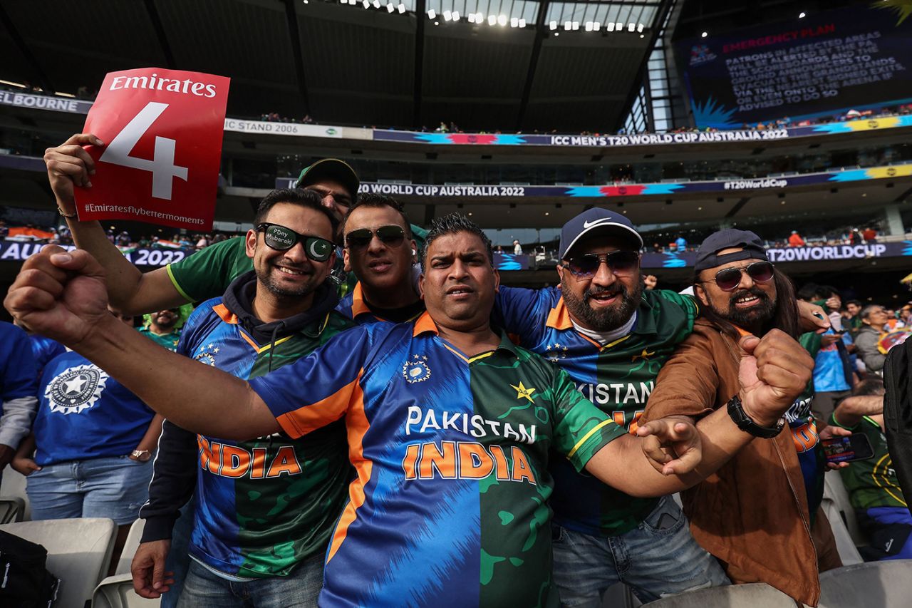 Fans wear half-and-half India-Pakistan shirts, India vs Pakistan, Men's T20 World Cup 2022, Super 12s, MCG/Melbourne, October 23, 2022