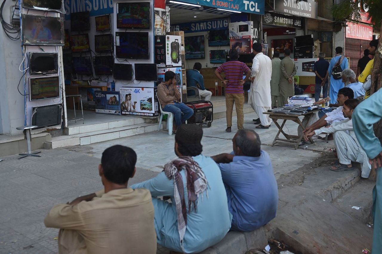 People in Karachi watch the India-Pakistan match in Melbourne, India vs Pakistan, Men's T20 World Cup 2022, Super 12s, MCG, October 23, 2022