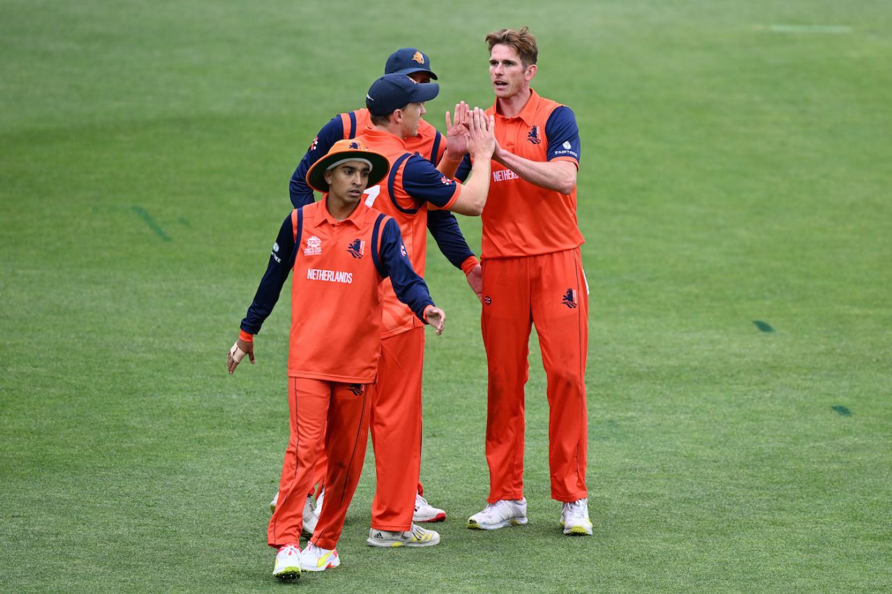 Bas de Leede picked up two wickets, Bangladesh vs Netherlands, ICC Men's T20 World Cup 2022, Hobart, October 24, 2022
