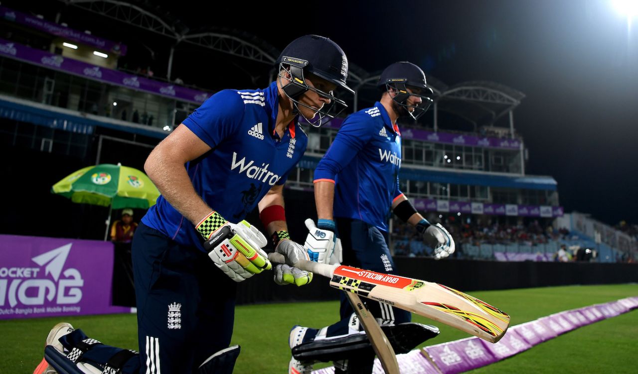 Sam Billings and James Vince run out to bat, Chattogram, October 12, 2016