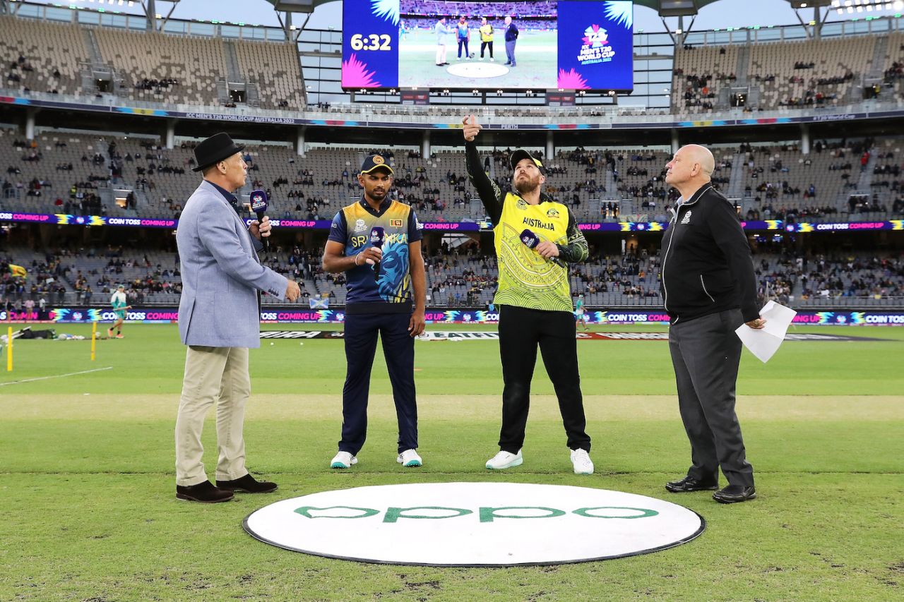 Aaron Finch flips the coin - Australia won and opted to field, Australia vs Sri Lanka, T20 World Cup, Perth, October 25, 2022