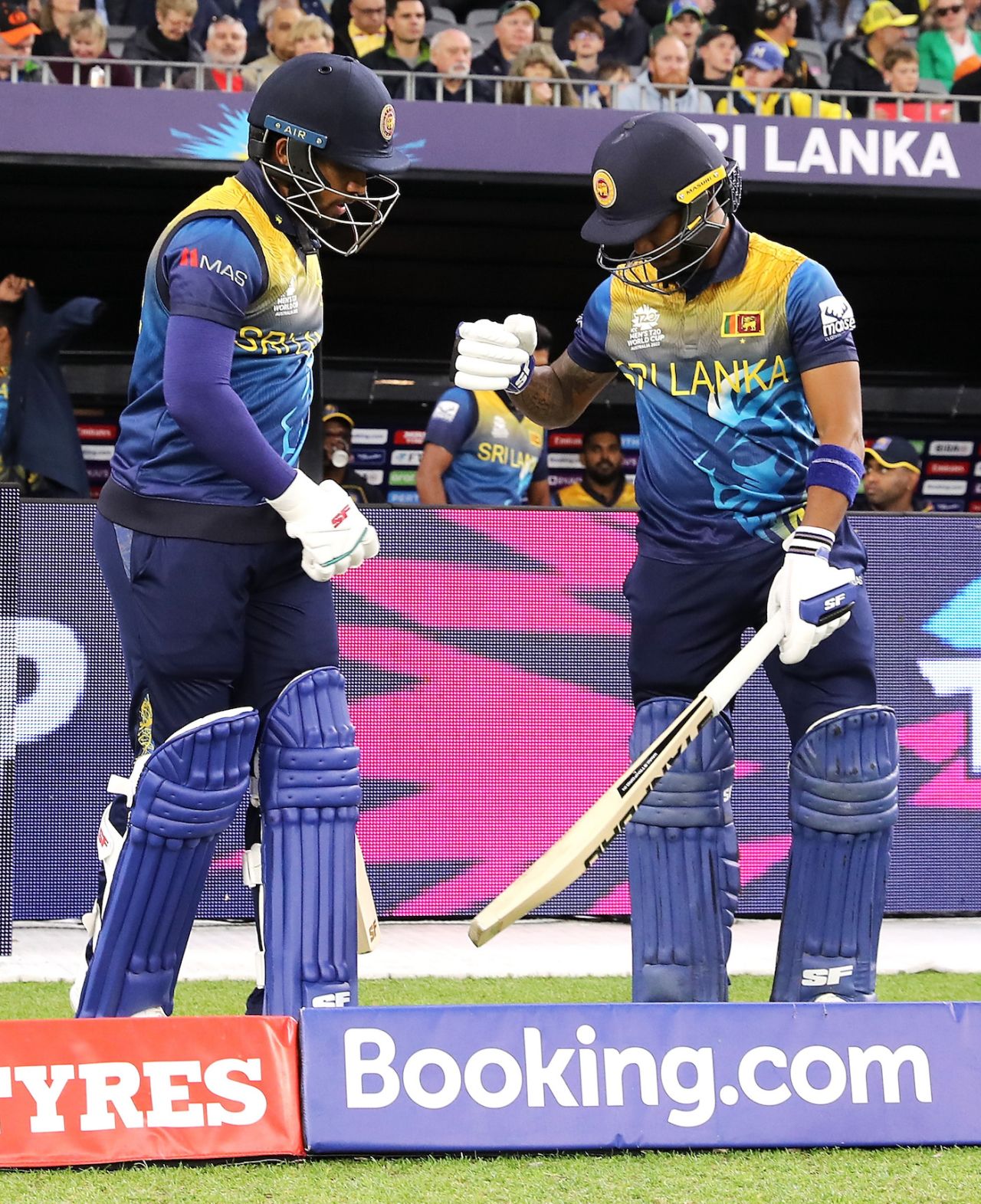 Pathum Nissanka and Kusal Mendis walk out to bat, Australia vs Sri Lanka, T20 World Cup, Perth, October 25, 2022