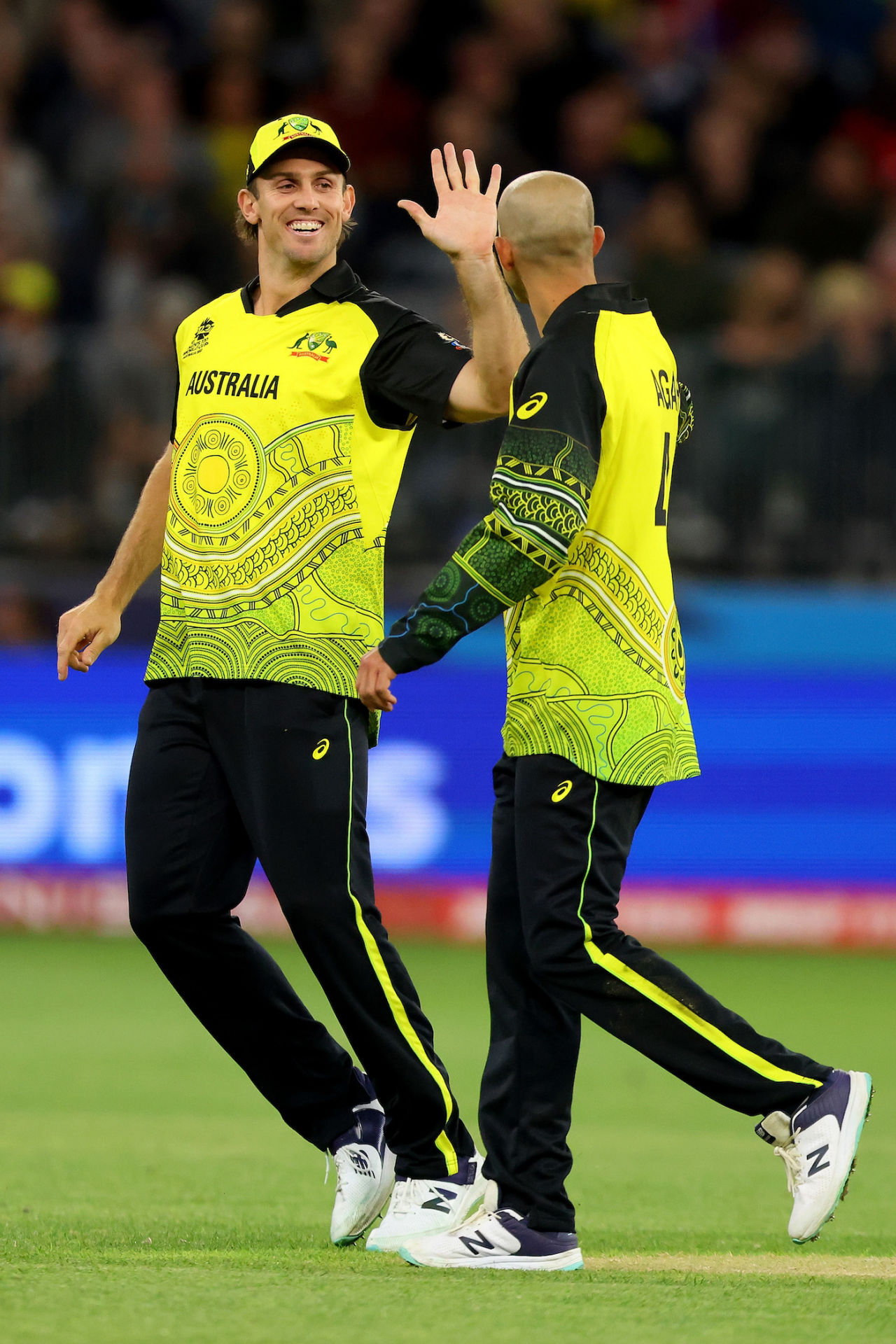 Ashton Agar and Mitchell Marsh celebrate after Pathum Nissanka was run out, Australia vs Sri Lanka, T20 World Cup, Perth, October 25, 2022