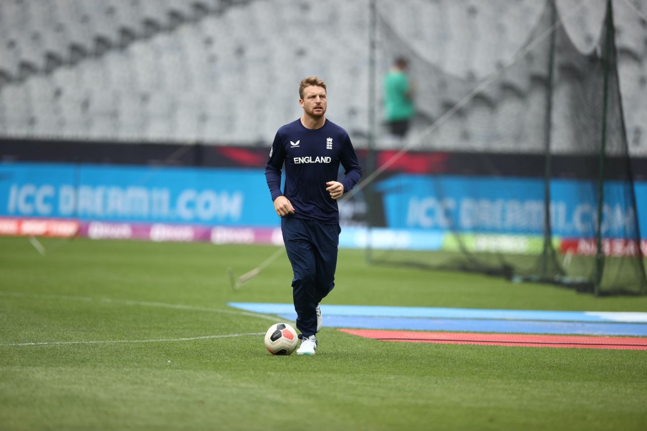 Jos Buttler practises with a football, England vs Ireland, ICC Men's T20 World Cup 2022, Melbourne, October 26, 2022