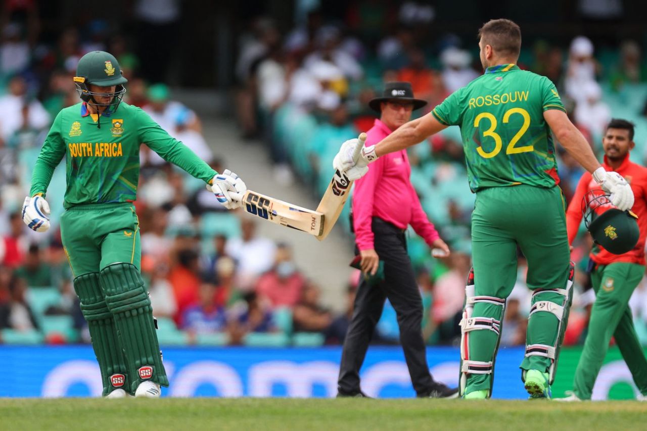 Quinton de Kock and Rilee Rossouw put on a big stand after Temba Bavuma's dismissal, Bangladesh vs South Africa, T20 World Cup, Sydney, October 27, 2022