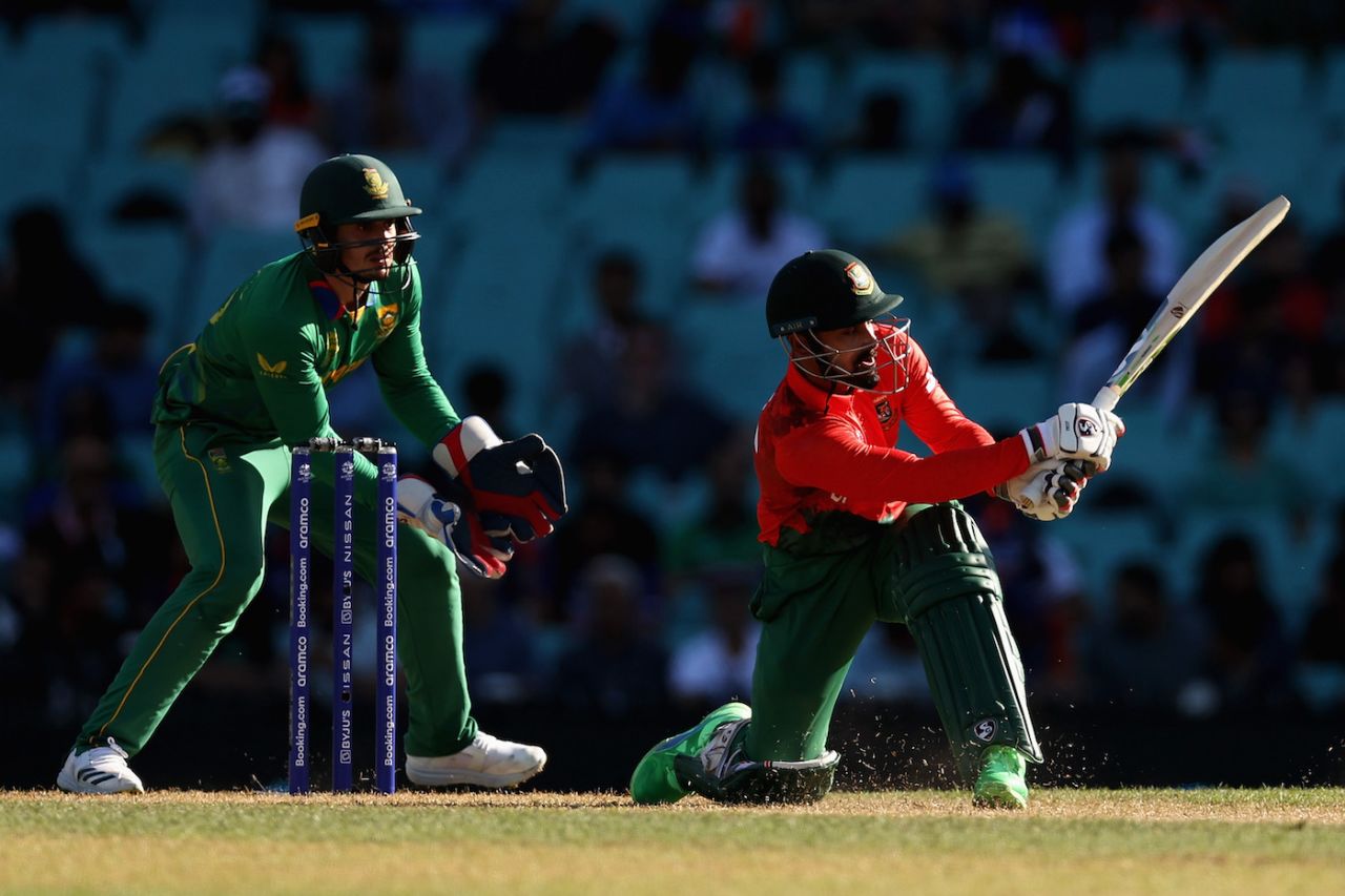 Litton Das was steady after the early rush of wickets, Bangladesh vs South Africa, T20 World Cup, Sydney, October 27, 2022