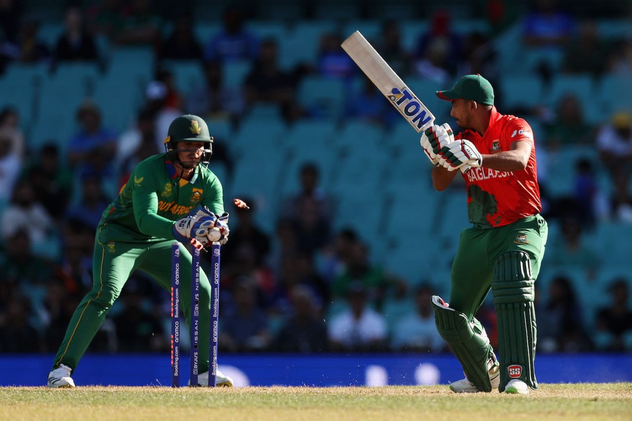 Mosaddek Hossain became Keshav Maharaj's first victim, Bangladesh vs South Africa, T20 World Cup, Sydney, October 27, 2022
