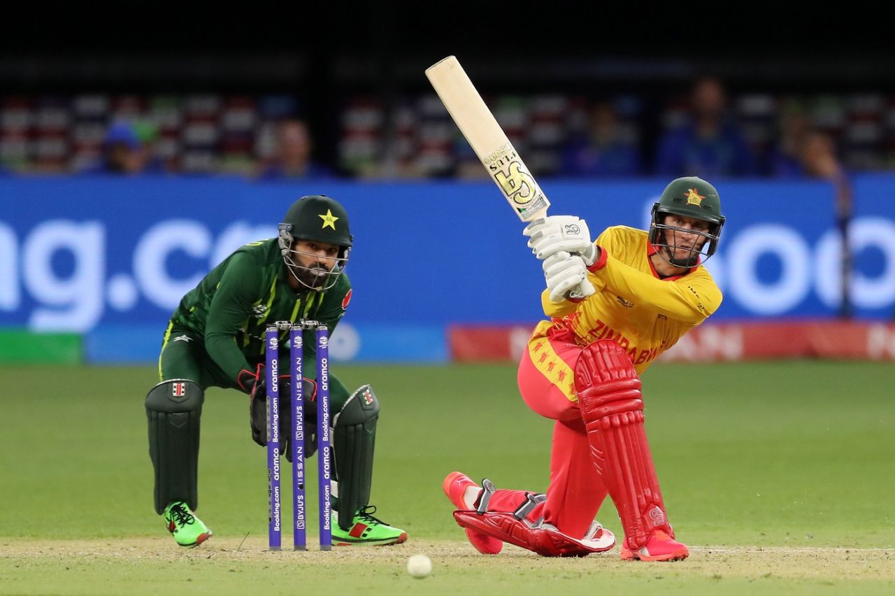 Sean Williams, who top scored with 31, drags a shot through the leg side, Zimbabwe vs Pakistan, ICC Men's T20 World Cup, Perth, October 27, 2022
