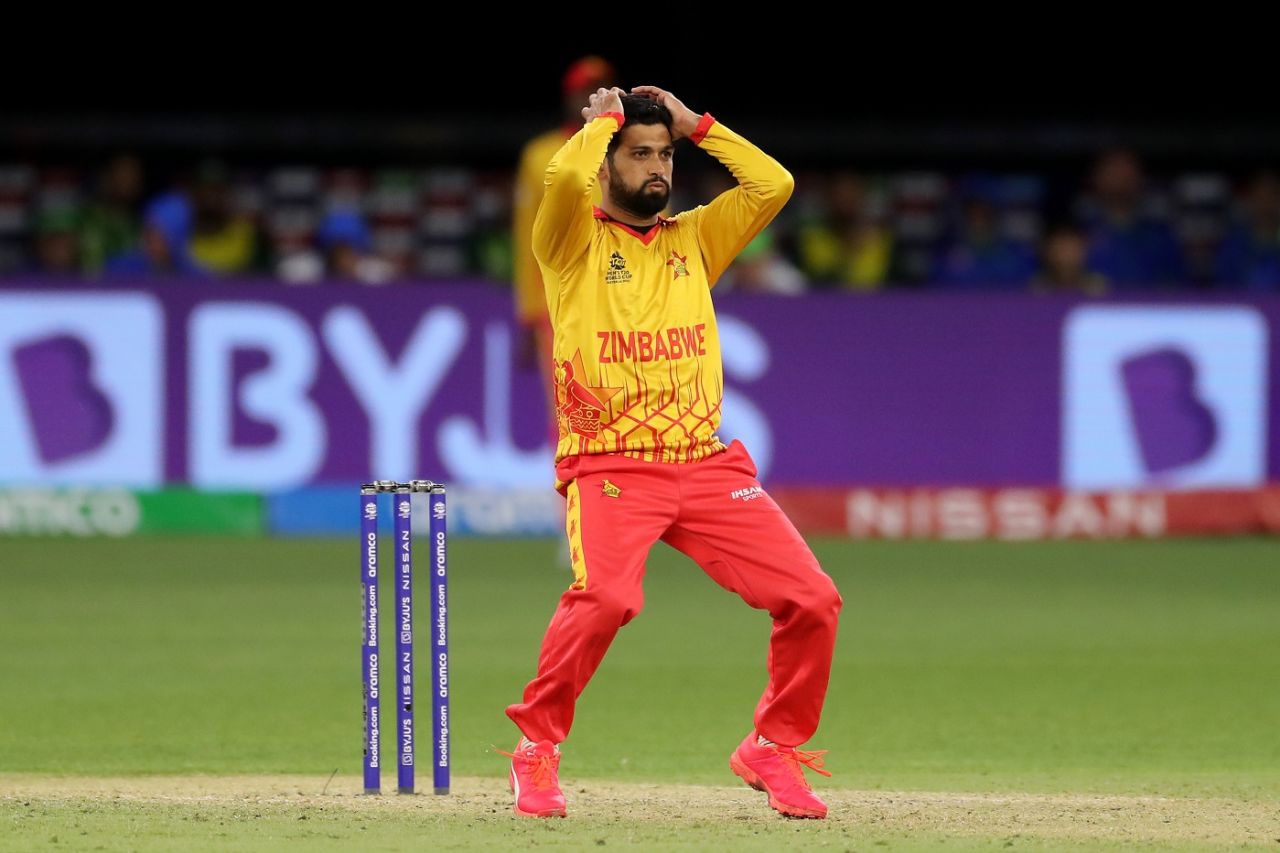 Sikandar Raza reacts on the field, Pakistan vs Zimbabwe, Perth, T20 World Cup, October 27, 2022