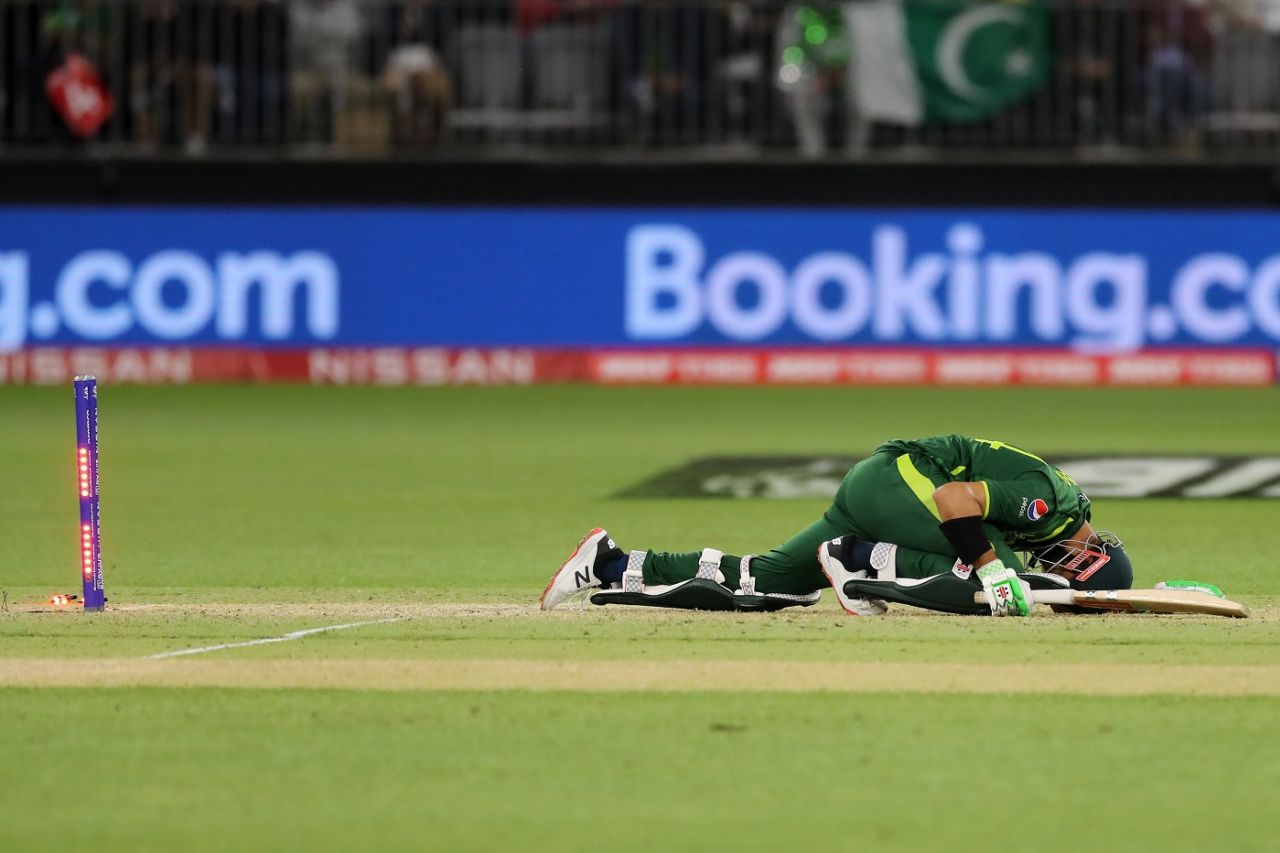 Shan Masood is distraught after being stumped, Pakistan vs Zimbabwe, Perth, T20 World Cup, October 27, 2022