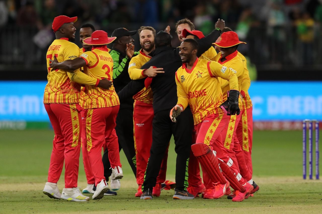 Zimbabwe's players celebrate a monumental victory over Pakistan, Pakistan vs Zimbabwe, Perth, T20 World Cup, October 27, 2022