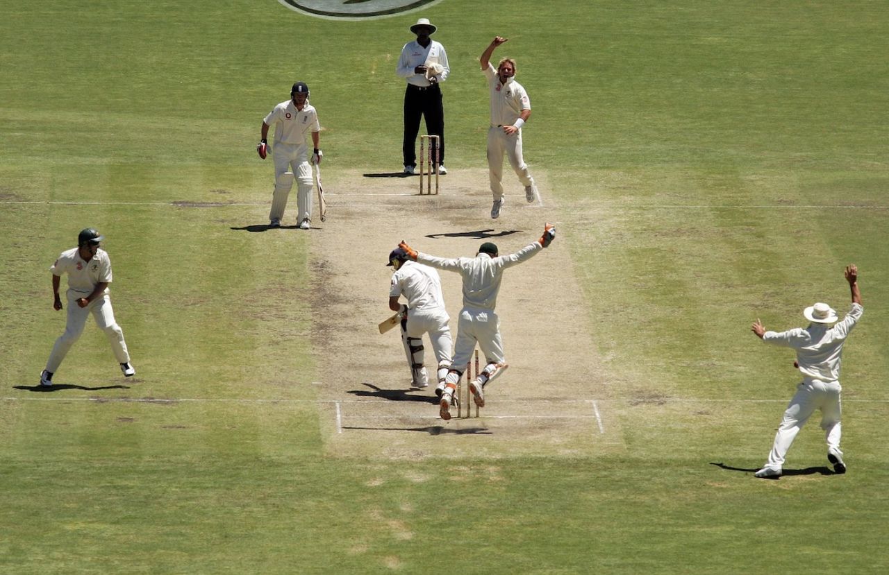 Kevin Pietersen was bowled trying to sweep Shane Warne, Australia v England, 2nd Test, Adelaide, 5th day, December 5, 2006