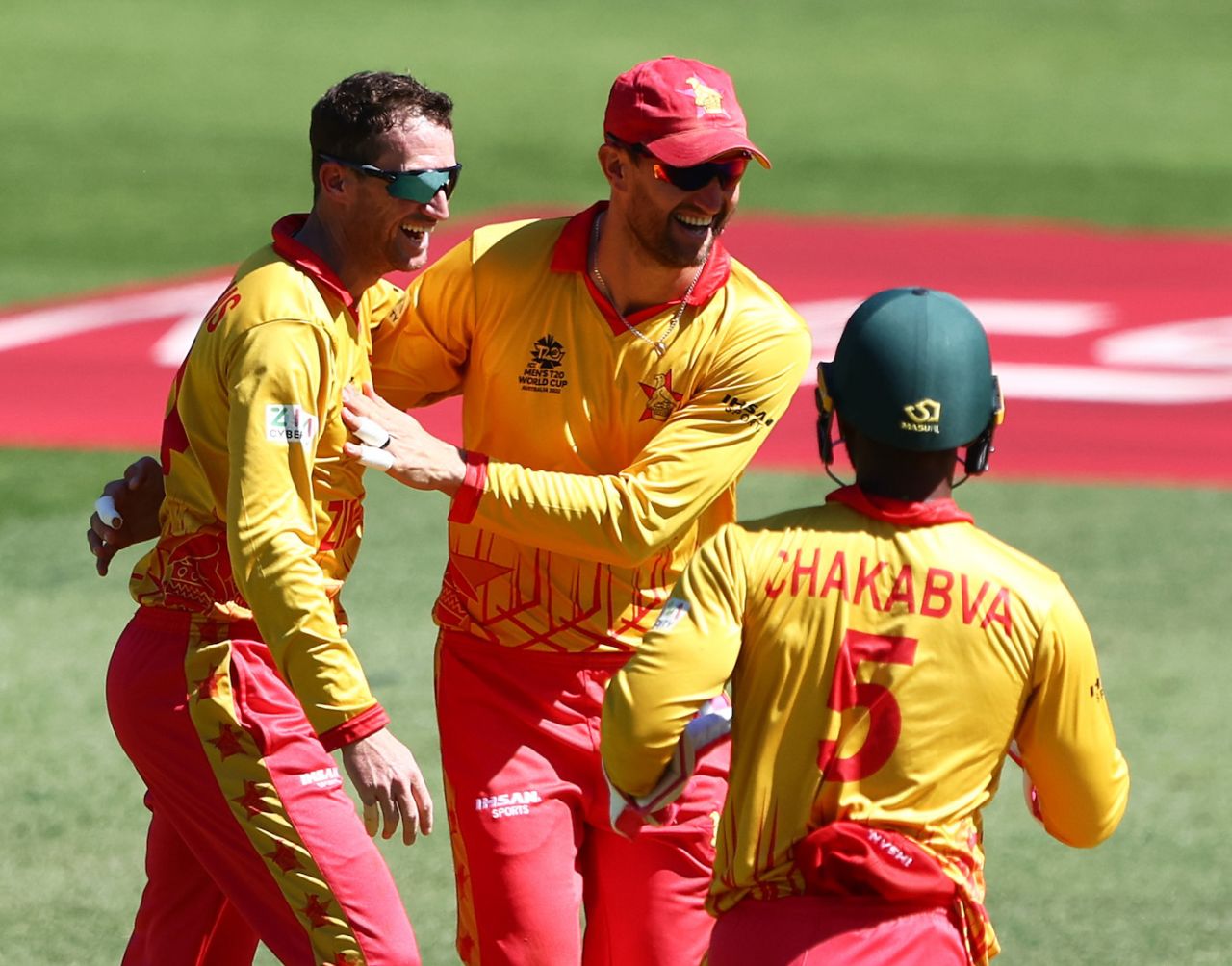 Sean Williams was brought on to counter the left-handers, and he did his job with Shakib Al Hasan's wicket, Bangladesh vs Zimbabwe, T20 World Cup, Brisbane, October 30, 2022