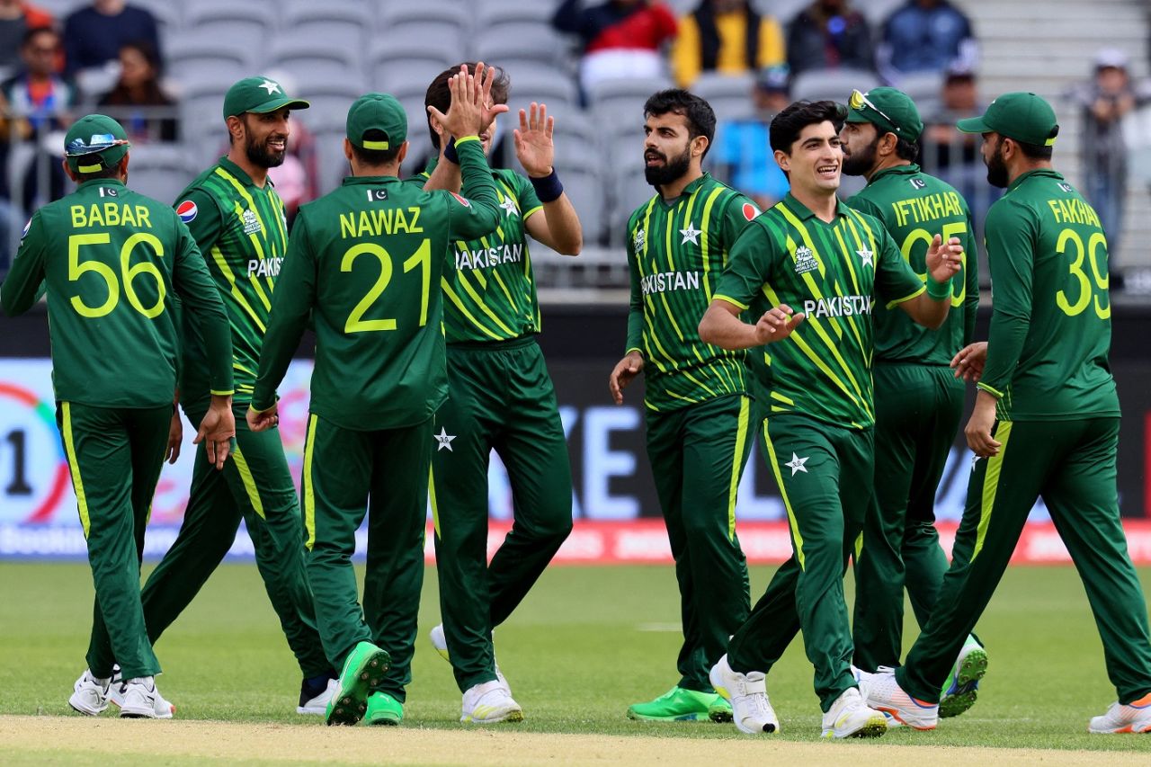 Pakistan celebrate after Shaheen Shah Afridi dismissed Stephan Myburgh, Netherlands vs Pakistan, Men's T20 World Cup 2022, Perth, October 30, 2022
