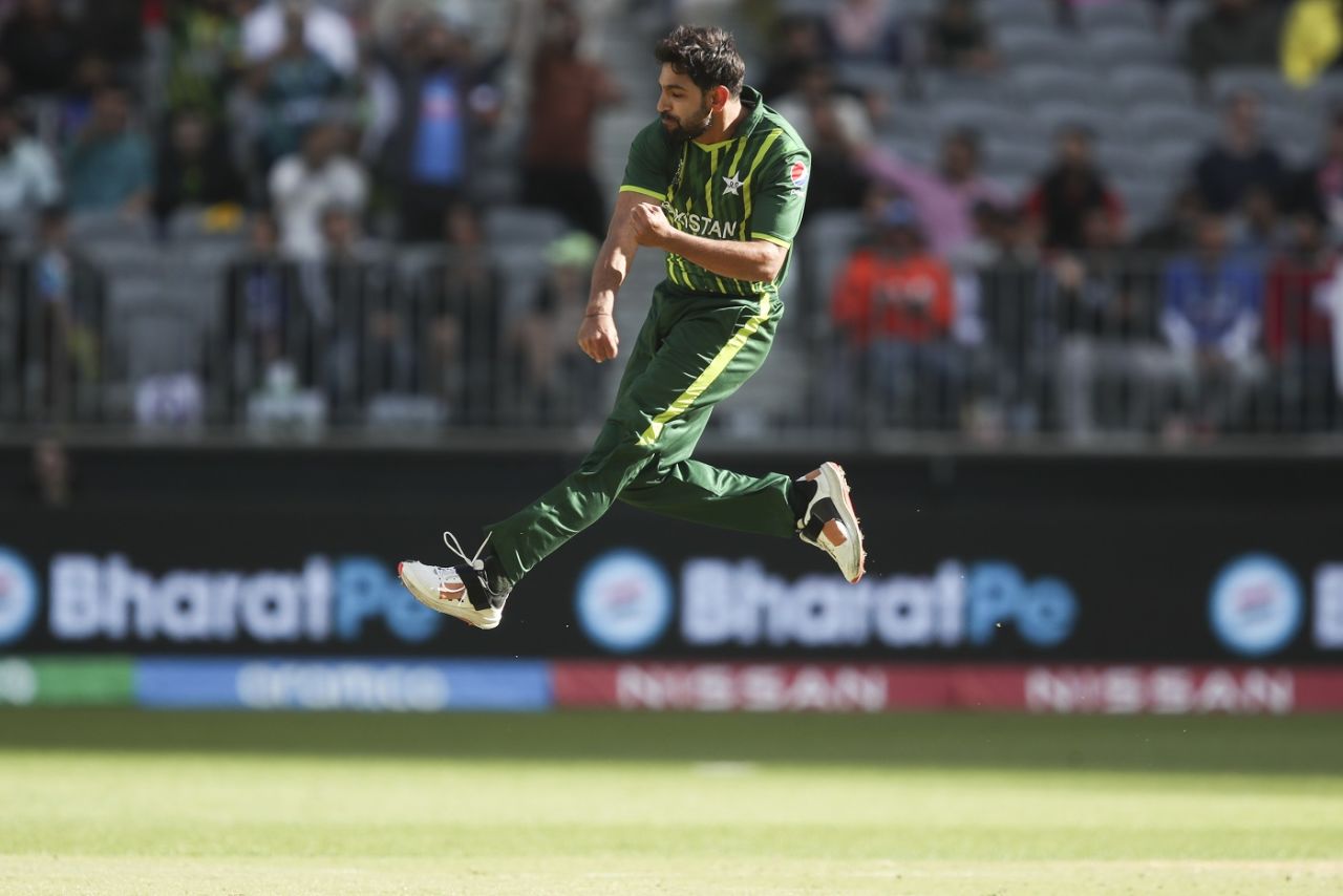 NED vs PAK Highlights: Pakistan bowlers shine as Babar Azam & Co keep semis hopes alive with 6-wicket win over Netherlands: Watch ICC T20 World Cup 2022 Highlights