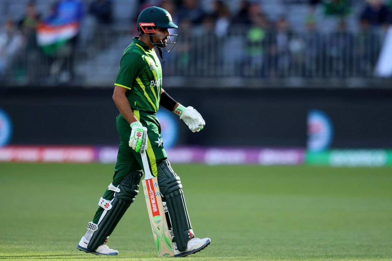 Babar Azam walks off after being run-out, Netherlands vs Pakistan, Men's T20 World Cup 2022, Perth, October 30, 2022