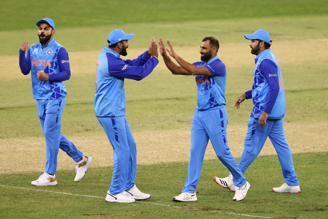 India get together after Mohammed Shami has Temba Bavuma caught behind, India vs South Africa, Men's T20 World Cup 2022, Group 2, Perth, October 30, 2022