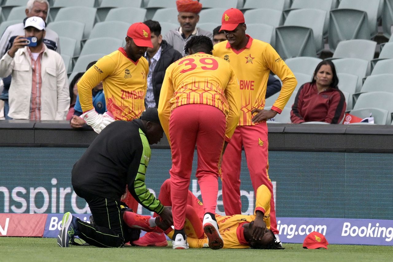 Wessly Madhevere injures his leg in an attempt to field the ball, Netherlands vs Zimbabwe, Men's T20 World Cup 2022, Group 2, Adelaide, November 2, 2022